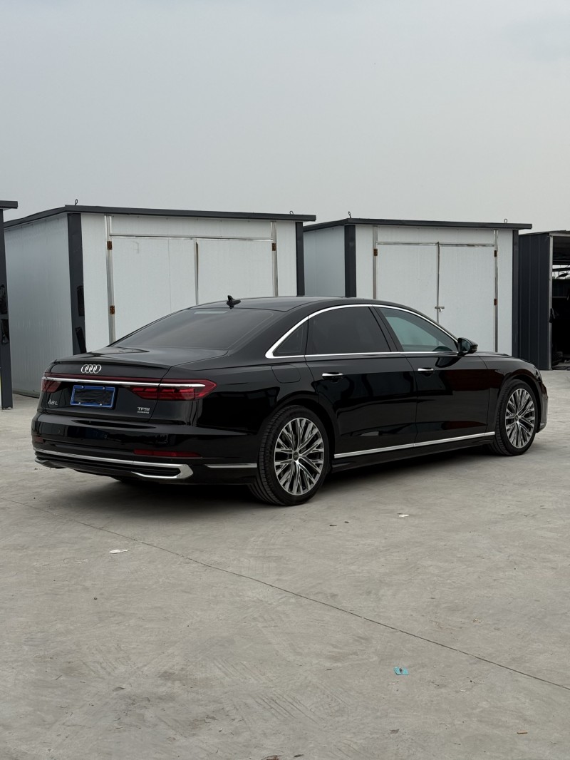 新乡23年奥迪A8L9