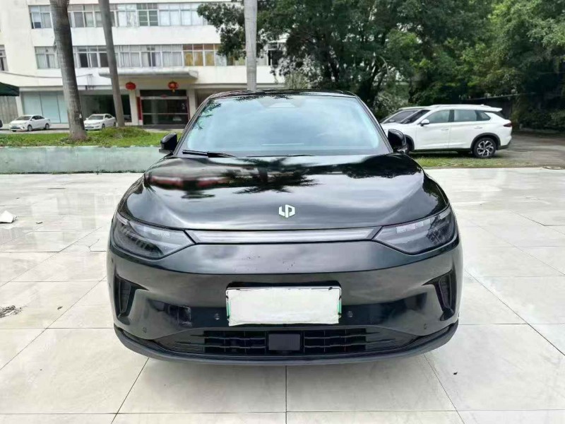 广州25年零跑汽车C111