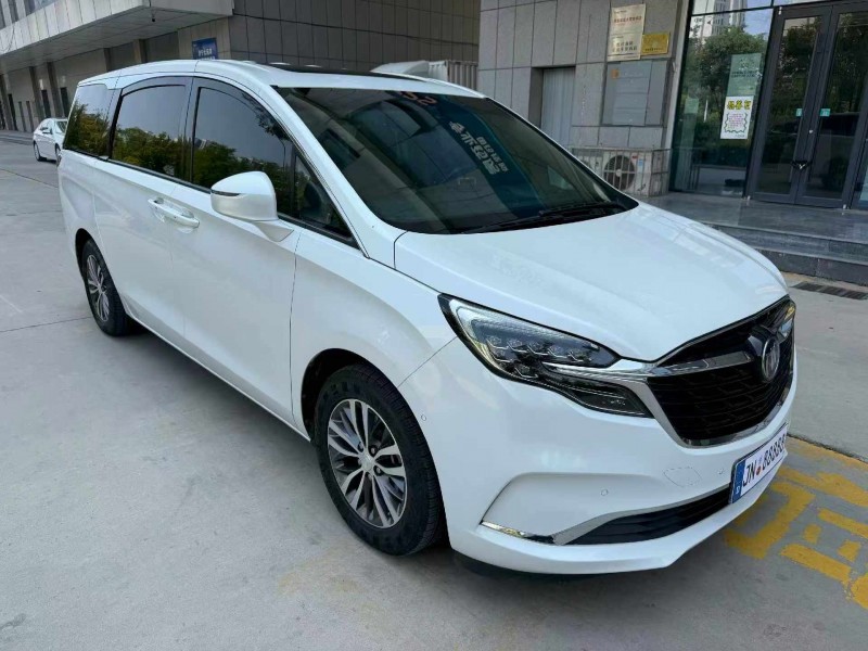 济宁21年别克GL82