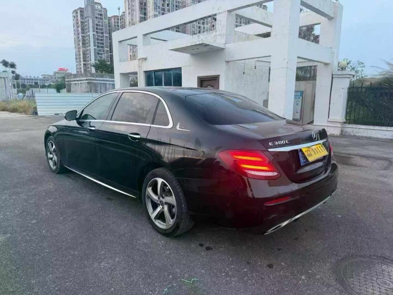 南宁18年奔驰E8