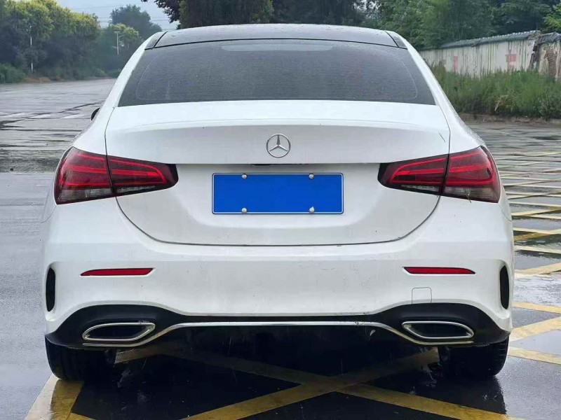 延安22年奔驰A7