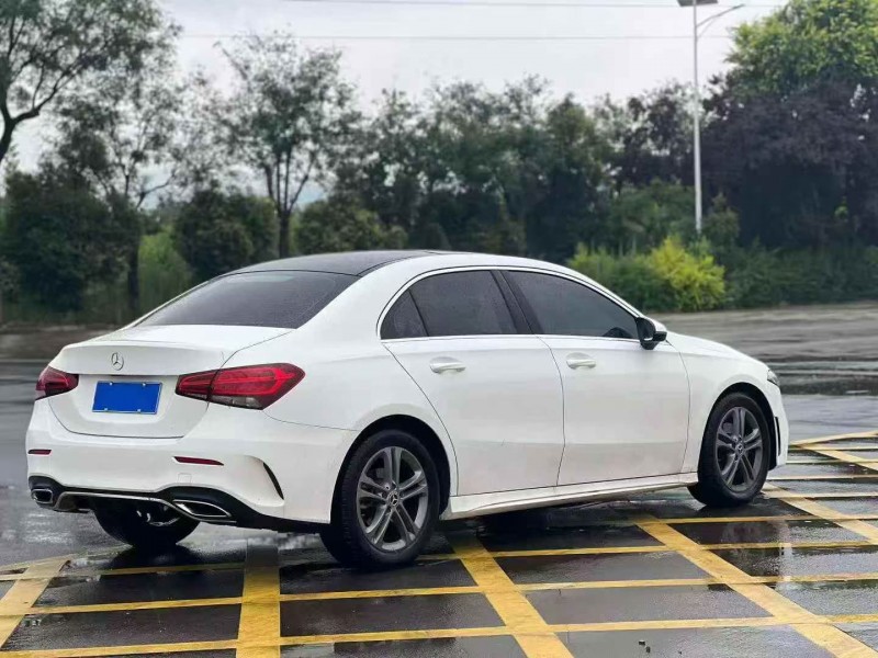 延安22年奔驰A8