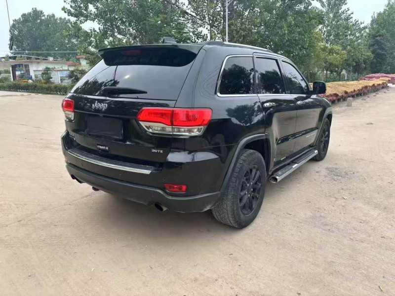 徐州14年Jeep大切诺基8