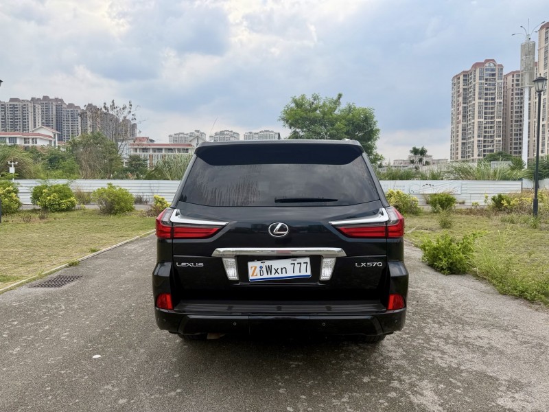 桂林17年雷克萨斯LX8