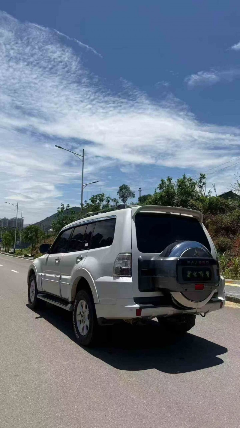 钦州17年三菱帕杰罗7
