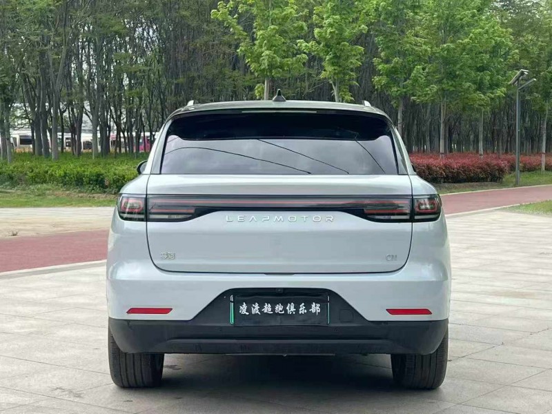 郑州25年零跑汽车C118
