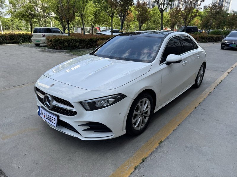 济宁22年奔驰A2