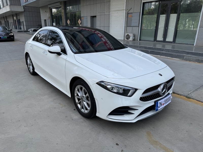 济宁22年奔驰A3