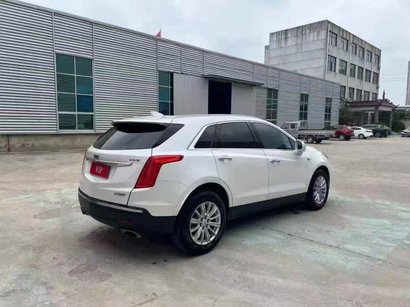 济宁19年凯迪拉克XT58