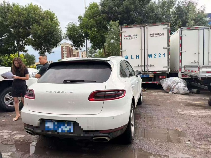 通辽16年保时捷Macan8
