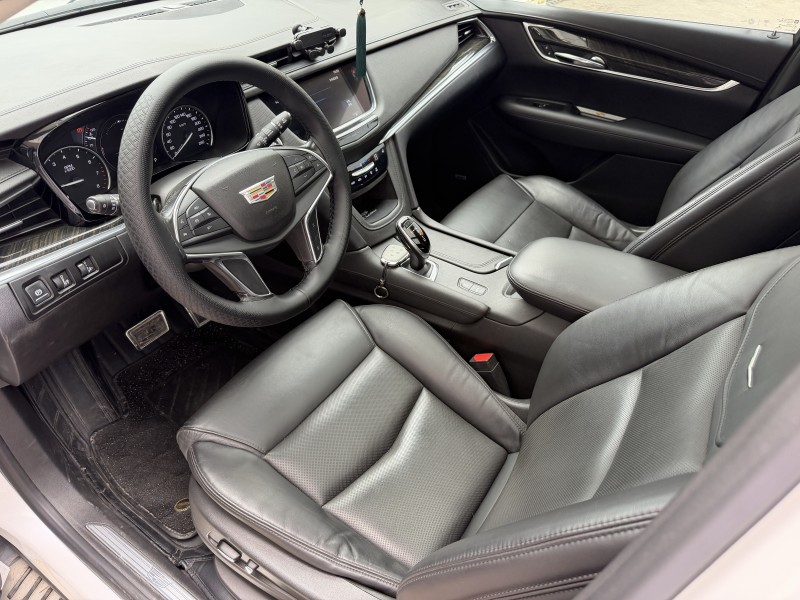 济宁17年凯迪拉克XT56