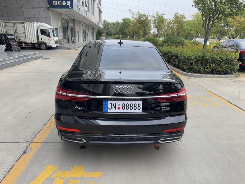 济宁22年奥迪A6L9