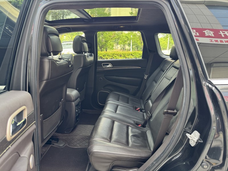 济宁15年Jeep大切诺基4