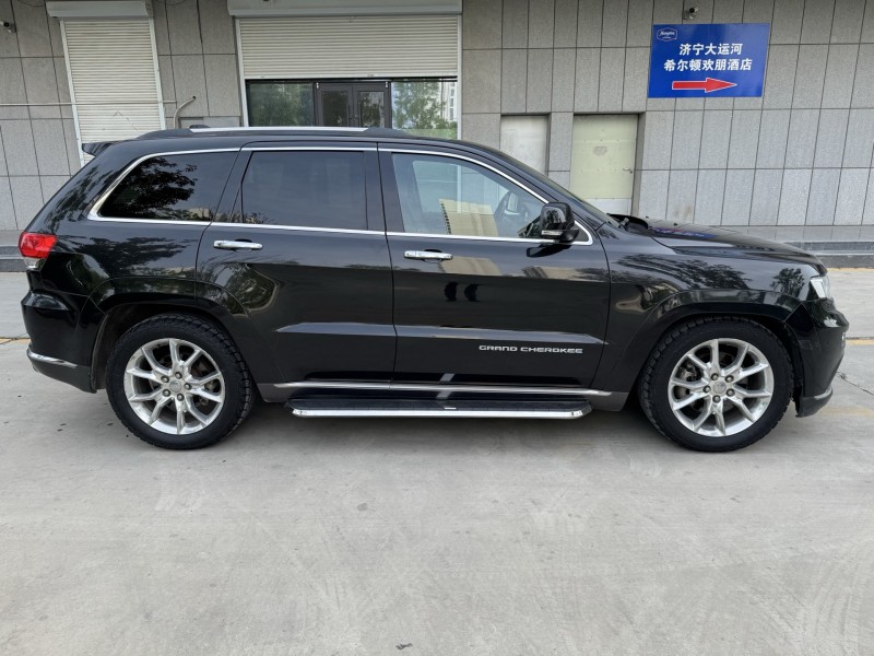济宁15年Jeep大切诺基7