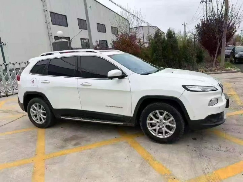东营16年Jeep自由光2