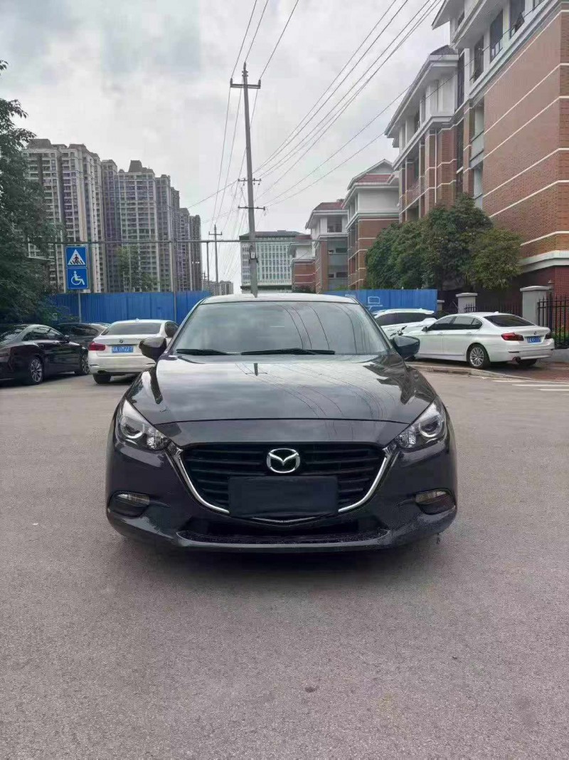 南宁19年马自达昂克赛拉1