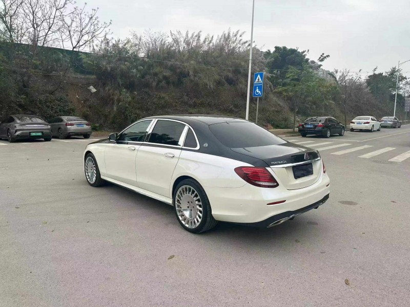 南宁18年奔驰E8