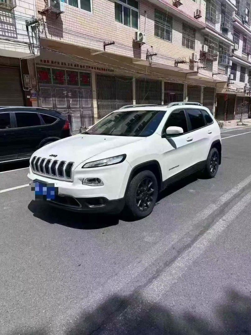 邵阳19年Jeep自由光2