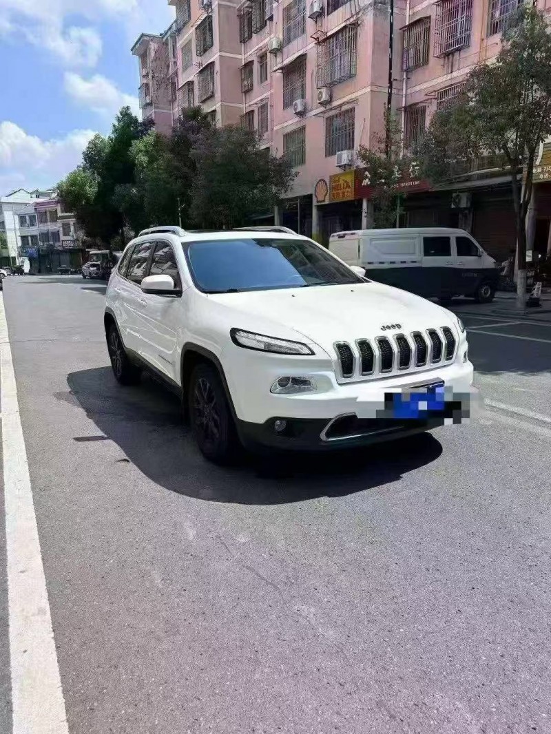 邵阳19年Jeep自由光3