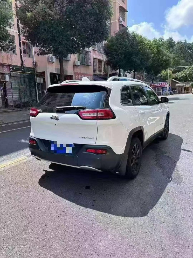 邵阳19年Jeep自由光7