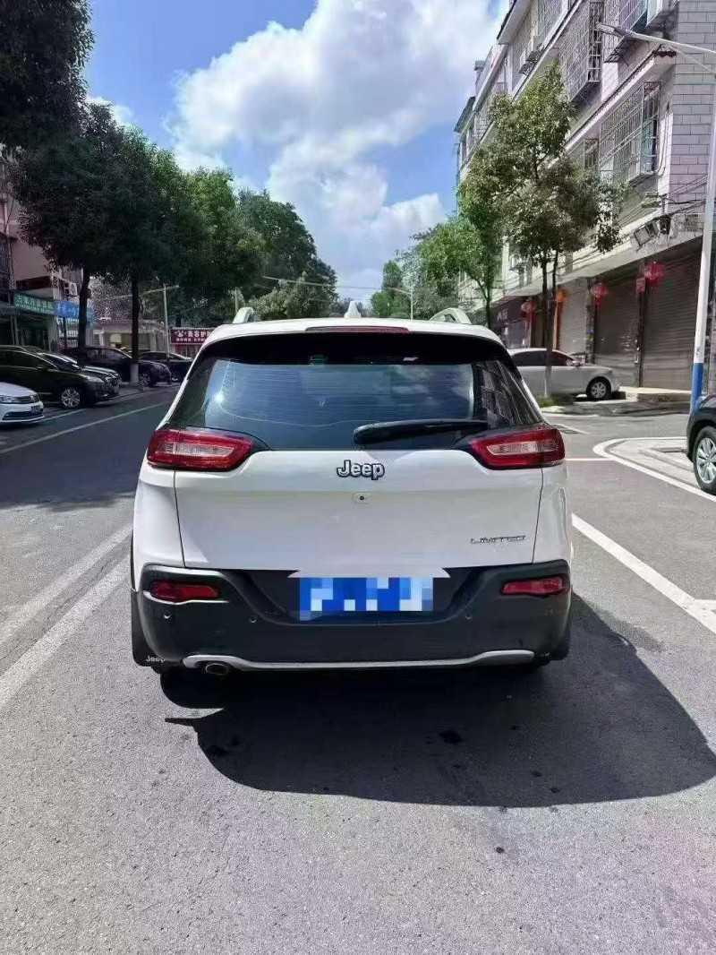 邵阳19年Jeep自由光8