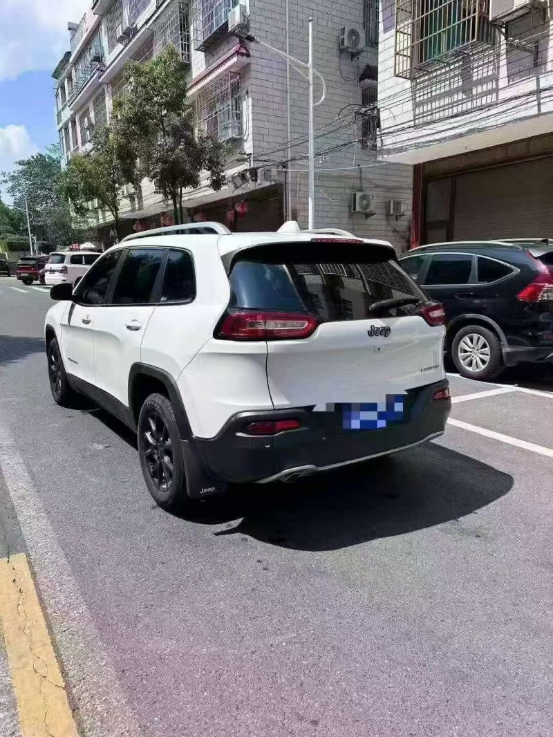 邵阳19年Jeep自由光9