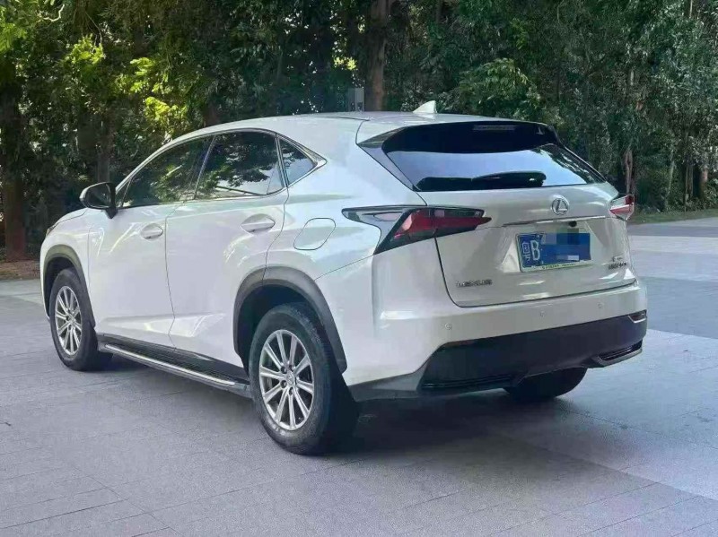 广州17年雷克萨斯NX8