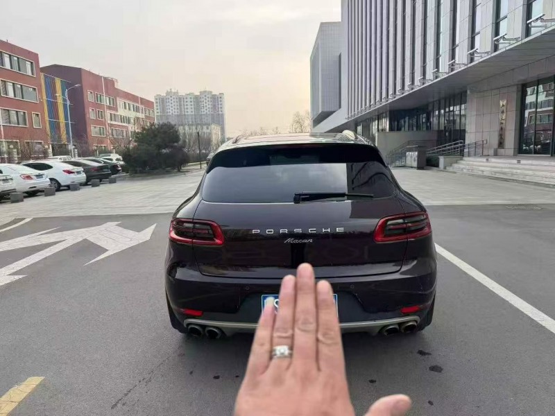 东营16年保时捷Macan7