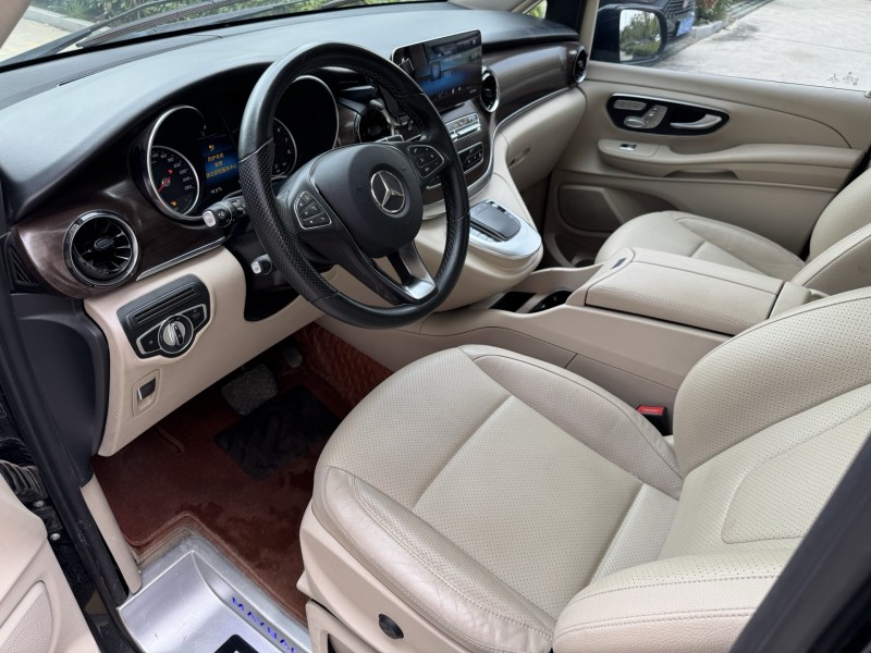 济宁21年奔驰V6