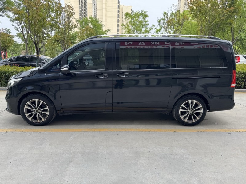 济宁21年奔驰V9