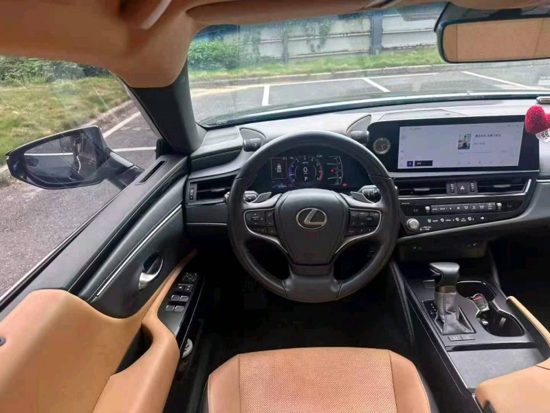 广州23年雷克萨斯ES8