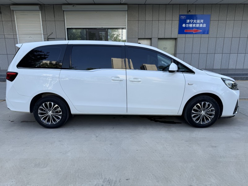济宁21年别克GL84