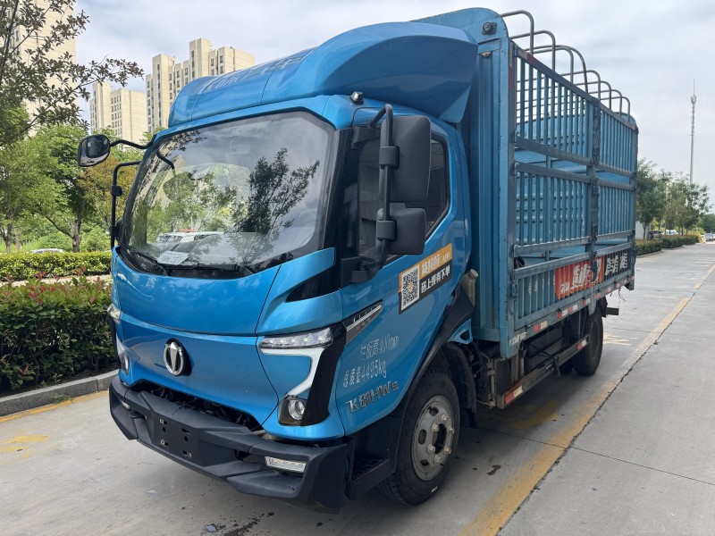 济宁24年飞碟箱货货车2