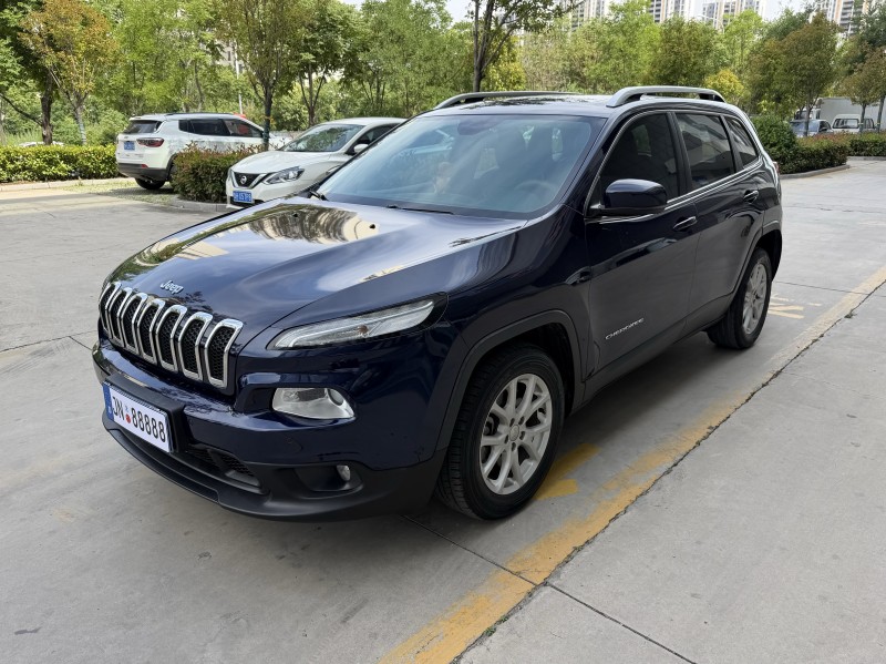 济宁18年Jeep自由光4