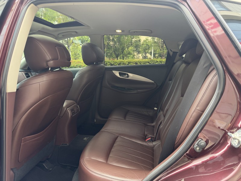 济宁15年英菲尼迪QX506