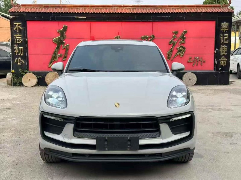 青岛17年保时捷Macan1