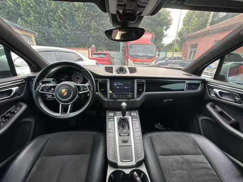 青岛17年保时捷Macan4
