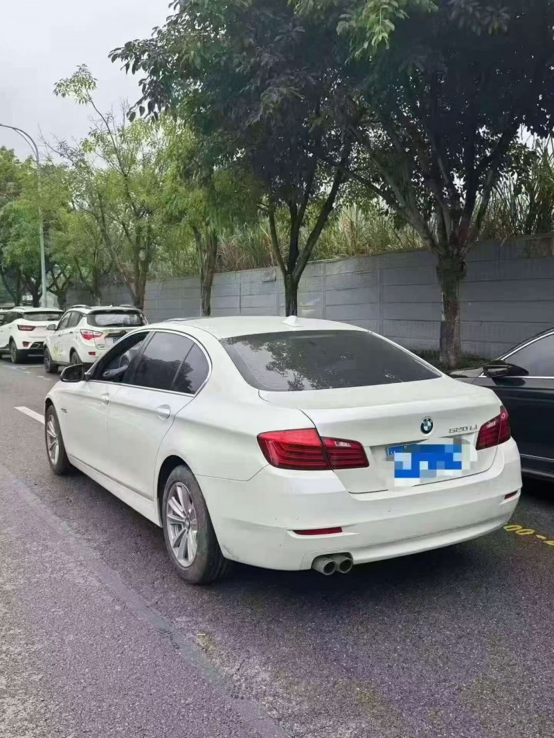 重庆17年宝马5系8
