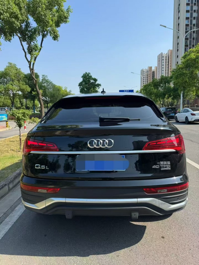 黄石22年奥迪Q59