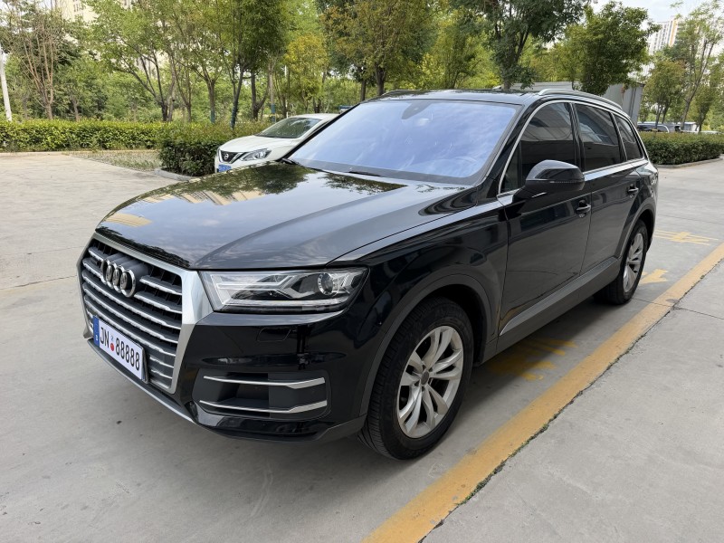 济宁16年奥迪Q73