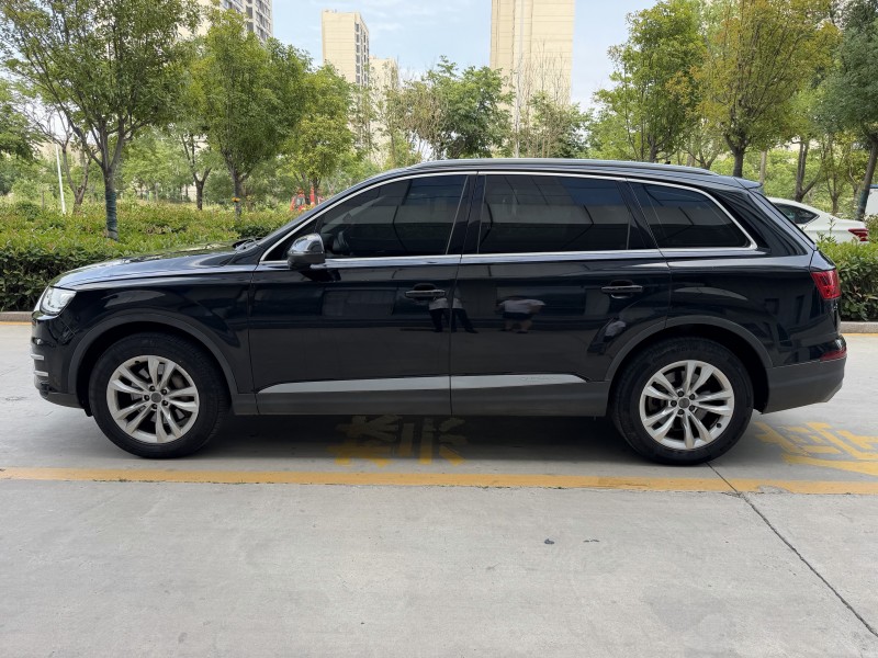 济宁16年奥迪Q75