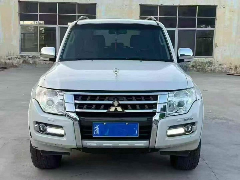 东营19年三菱帕杰罗1