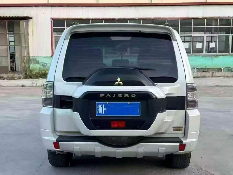 东营19年三菱帕杰罗8