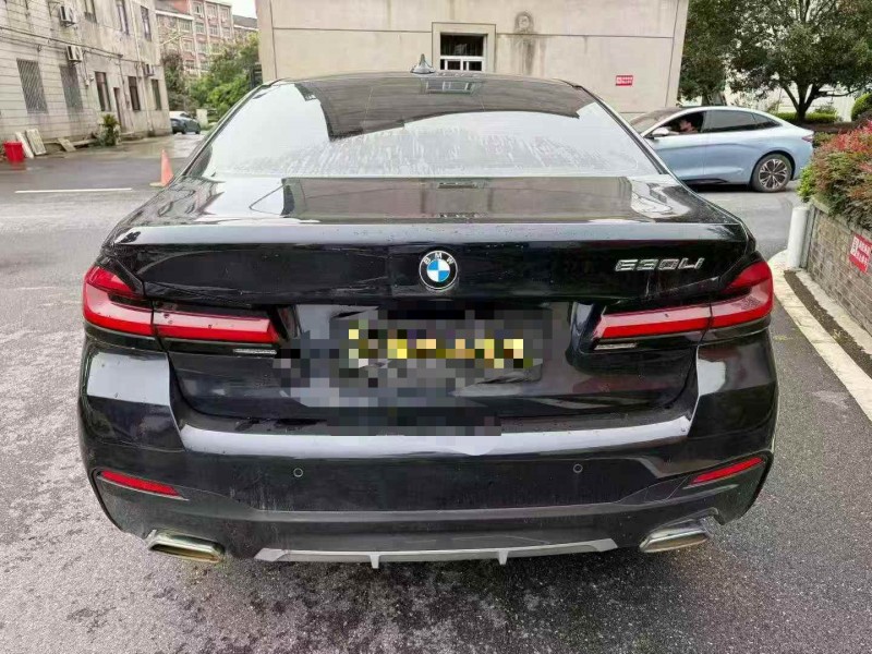 绍兴22年宝马5系8