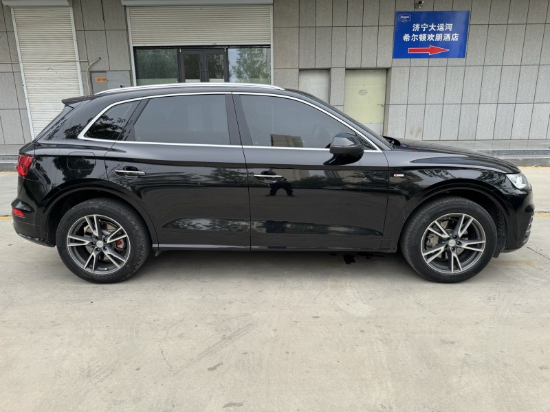 济宁19年奥迪Q54
