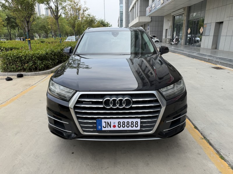 济宁19年奥迪Q71