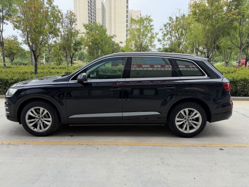 济宁19年奥迪Q75