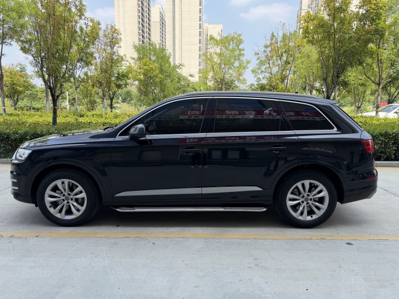 济宁17年奥迪Q75