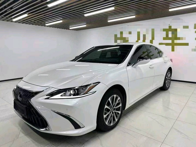 成都24年雷克萨斯ES3