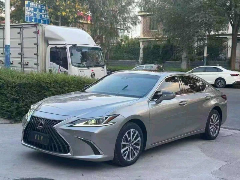 新乡24年雷克萨斯ES3